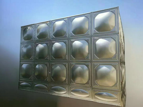 駐馬店定制保溫不銹鋼水箱時怎樣確保水箱的保溫性能？